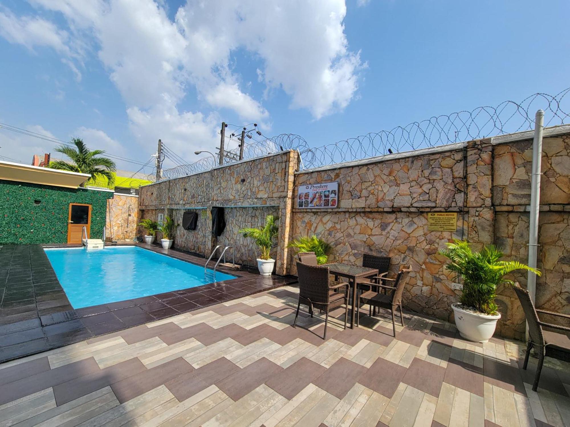 Presken K-One Hotel Ikeja Exterior photo