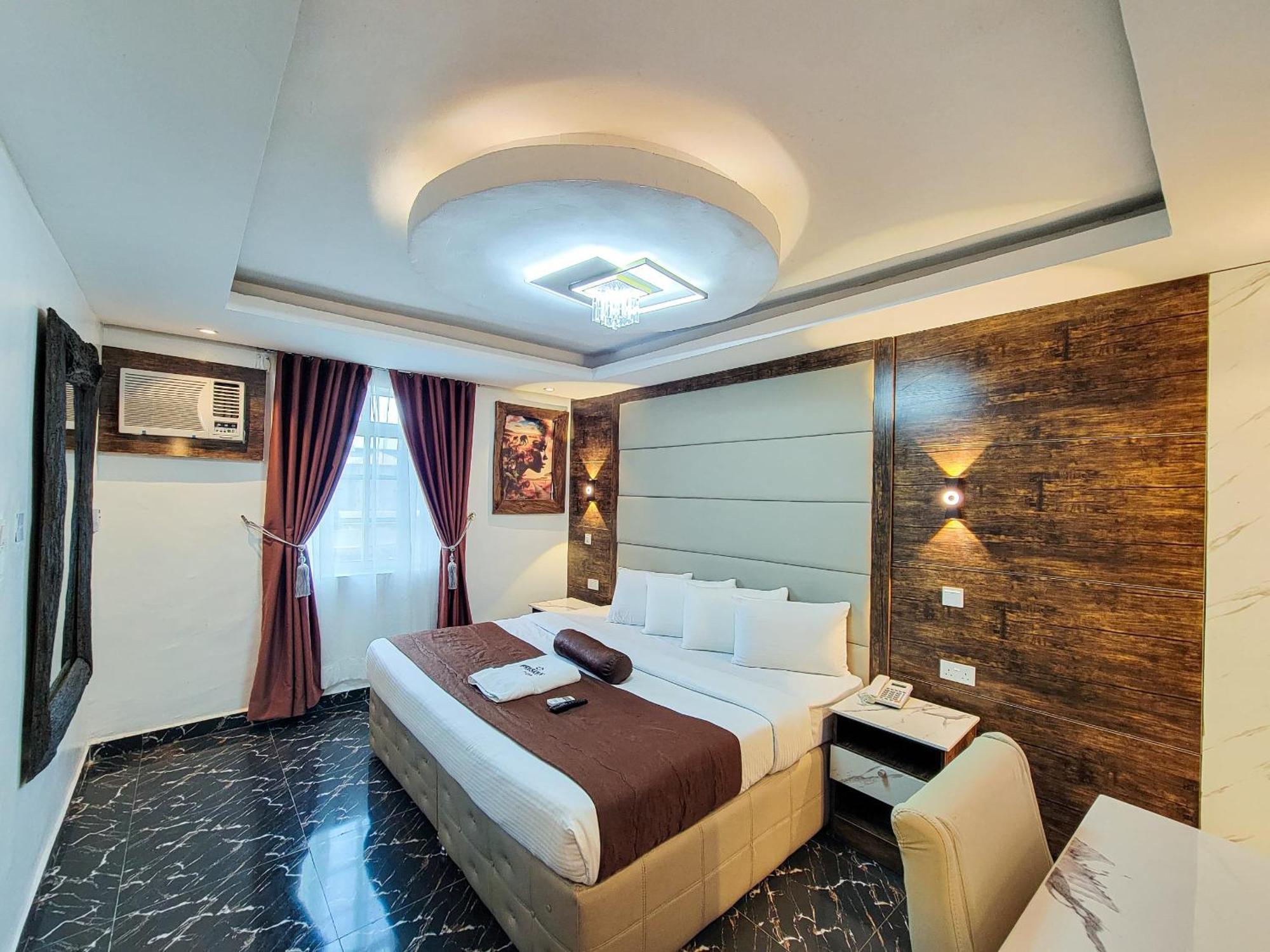 Presken K-One Hotel Ikeja Exterior photo